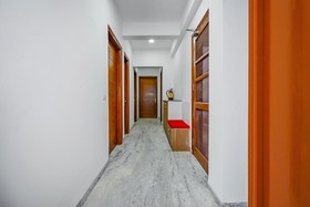 Red Velvet Inn by OYO Rooms