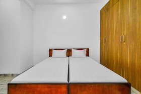 Red Velvet Inn by OYO Rooms
