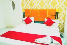 Roomshala Green Palace