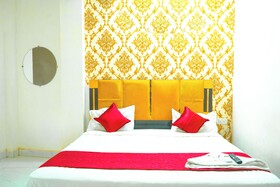 Roomshala Green Palace