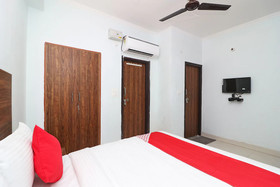 Sathguru Residency by OYO Rooms
