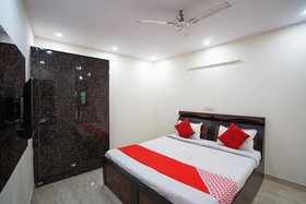 Sunroof Residency by OYO Rooms