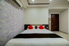 Supreme Residency by OYO Rooms