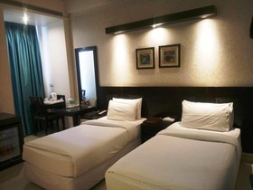 Rockland Hotel C R Park