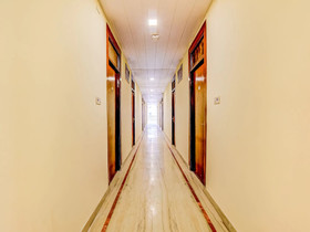 Vishwakarma Palace by OYO Rooms