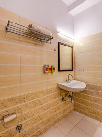 Vishwakarma Palace by OYO Rooms