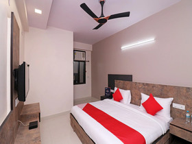 Collection O 74986 Hotel Sky Villa's Near Palam Metro Station