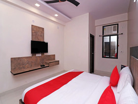 Collection O 74986 Hotel Sky Villa's Near Palam Metro Station
