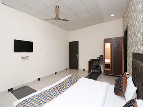 Gold Star Suits By OYO Rooms