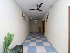 Gold Star Suits By OYO Rooms