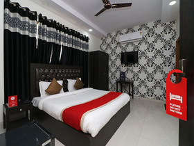 Gold Star Suits By OYO Rooms