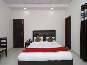 Gold Star Suits By OYO Rooms