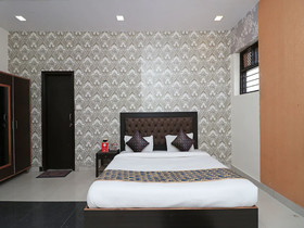 Gold Star Suits By OYO Rooms
