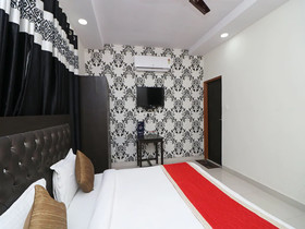 Gold Star Suits By OYO Rooms