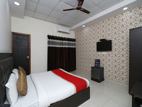 Gold Star Suits By OYO Rooms
