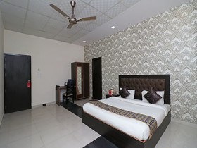 Gold Star Suits By OYO Rooms