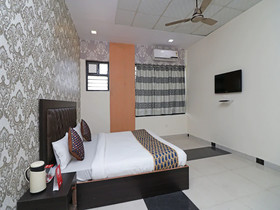 Gold Star Suits By OYO Rooms