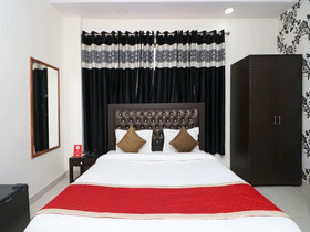 Gold Star Suits By OYO Rooms