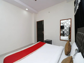 Gold Star Suits By OYO Rooms