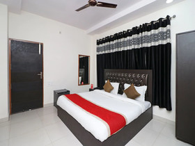 Gold Star Suits By OYO Rooms