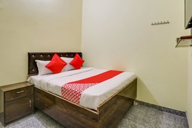 Hotel Luv Point by OYO Rooms