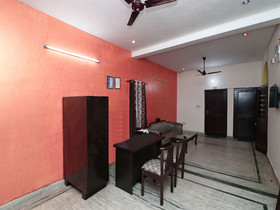 OYO 16146 Royal Guest House