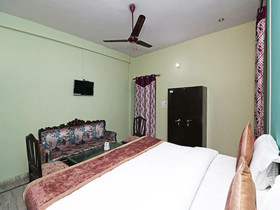 OYO 16146 Royal Guest House