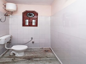 OYO 16146 Royal Guest House