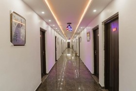 Red Velvet Rooms & Banquet by OYO Rooms