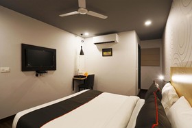 Slf Mall by OYO Rooms