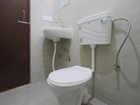 Hotel 2 Yaars by OYO Rooms