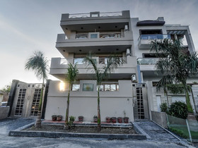 Glorious Stayz by OYO Rooms
