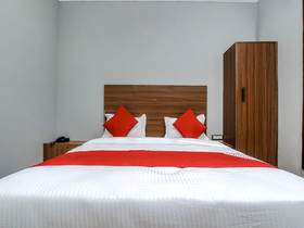 Glorious Stayz by OYO Rooms