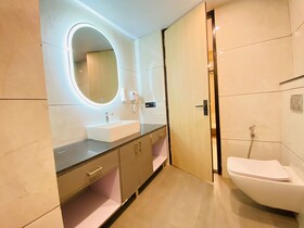Hotel Holiday Grand Near Expo Mart
