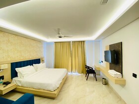 Hotel Holiday Grand Near Expo Mart
