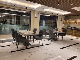 Hotel Rj Managed By Ahg