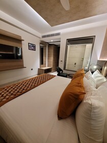 Hotel Rj Managed By Ahg