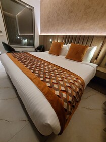 Hotel Rj Managed By Ahg