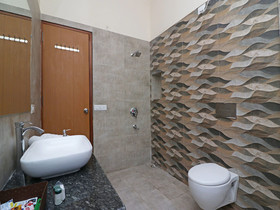 The Heaven Inn by OYO Rooms