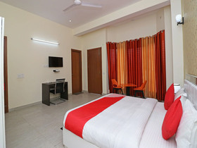 The Heaven Inn by OYO Rooms
