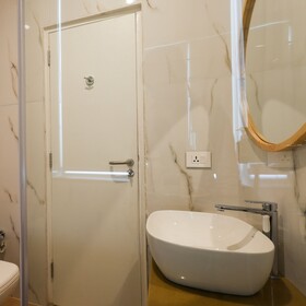 Bloom Hotel - Golf Course Road, Sector 43