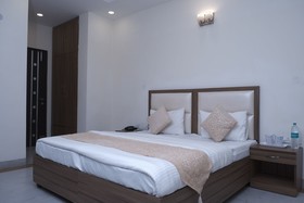 Capital O 87040 Hotel Kesar