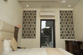 Capital O 87040 Hotel Kesar