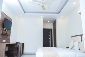 Capital O 87040 Hotel Kesar