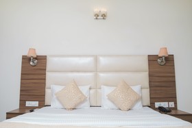Capital O 87040 Hotel Kesar