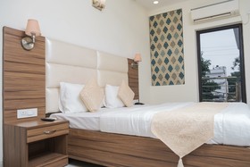 Capital O 87040 Hotel Kesar