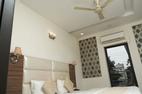 Capital O 87040 Hotel Kesar