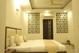 Capital O 87040 Hotel Kesar
