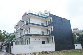 Capital O 87040 Hotel Kesar