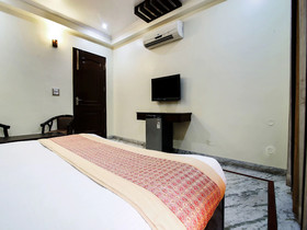 Dev Palace by OYO Rooms